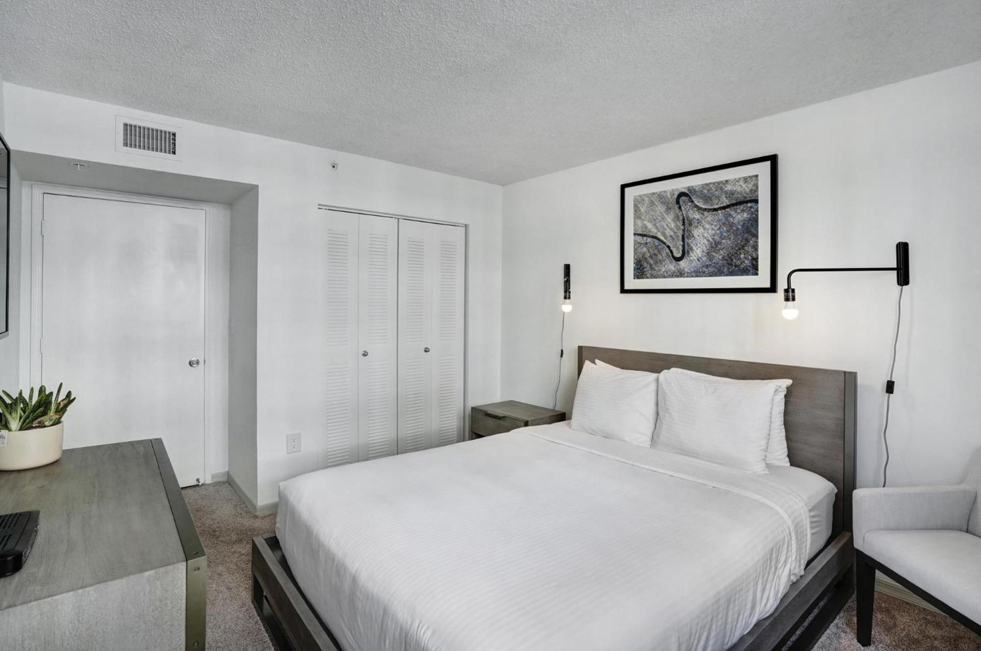 Dharma Home Suites Coral Gables At Gables Grand Plaza Miami Bilik gambar