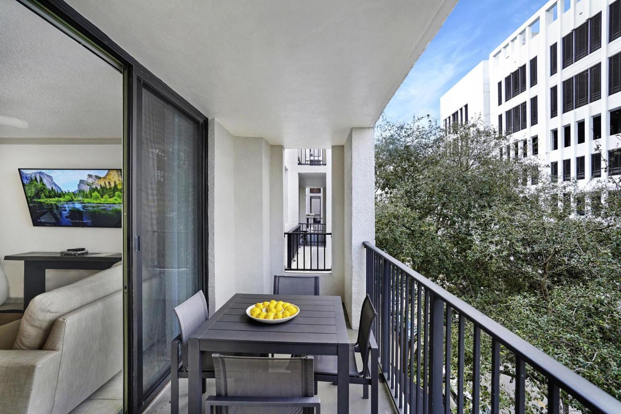 Dharma Home Suites Coral Gables At Gables Grand Plaza Miami Bilik gambar