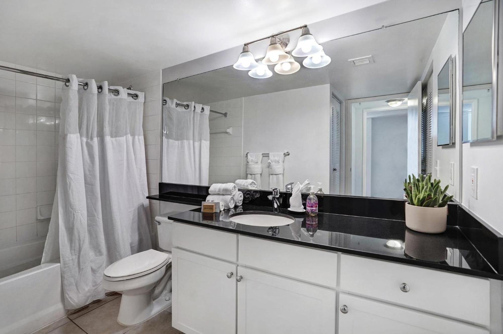 Dharma Home Suites Coral Gables At Gables Grand Plaza Miami Bilik gambar