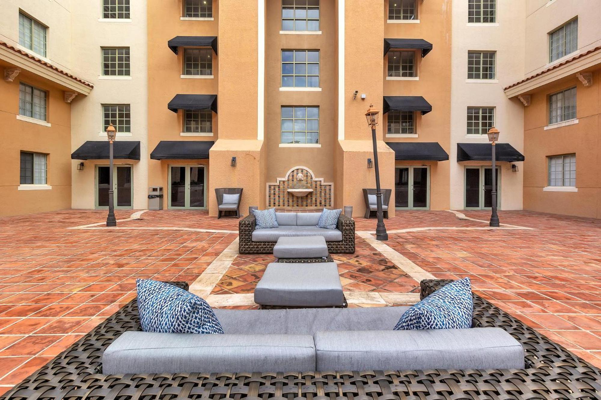 Dharma Home Suites Coral Gables At Gables Grand Plaza Miami Bilik gambar