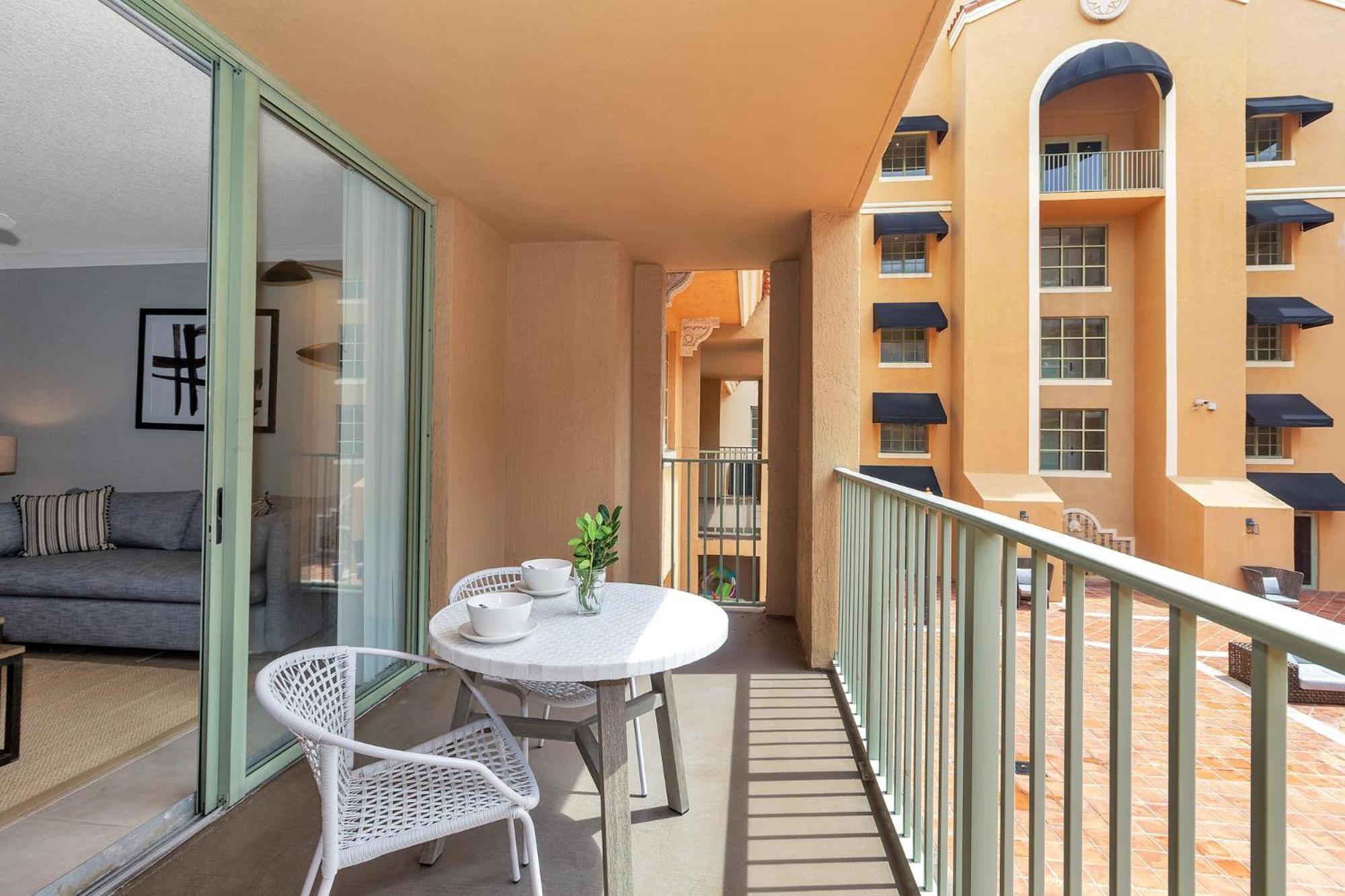 Dharma Home Suites Coral Gables At Gables Grand Plaza Miami Bilik gambar