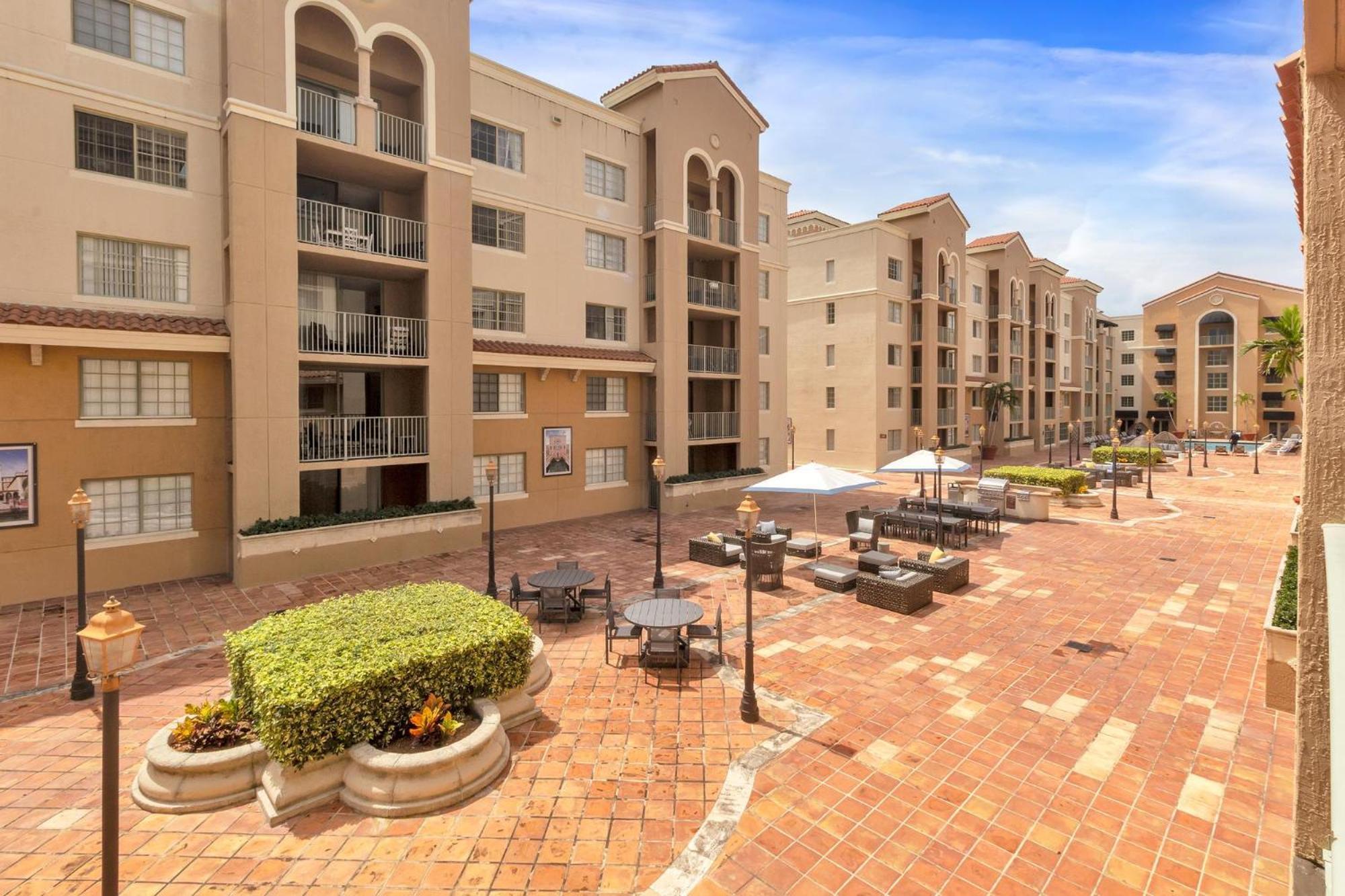 Dharma Home Suites Coral Gables At Gables Grand Plaza Miami Bilik gambar